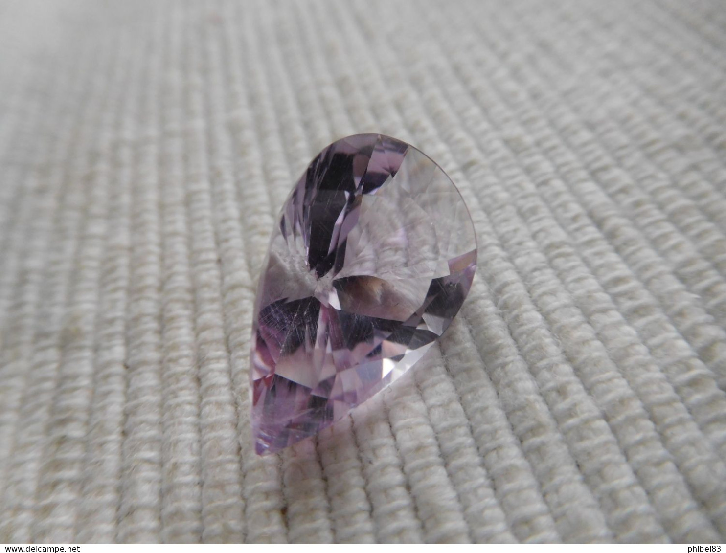 Imposante Amethyste Naturelle Mauve A Facettes, Taille Ovale 9.49 Carats  CL25 - Amethist