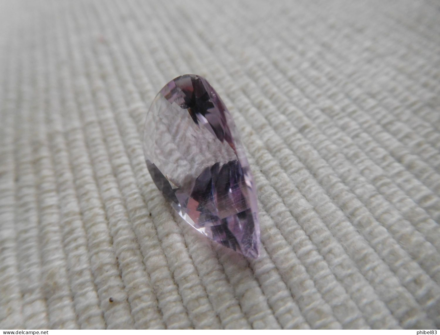 Imposante Amethyste Naturelle Mauve A Facettes, Taille Ovale 9.49 Carats  CL25 - Amethist