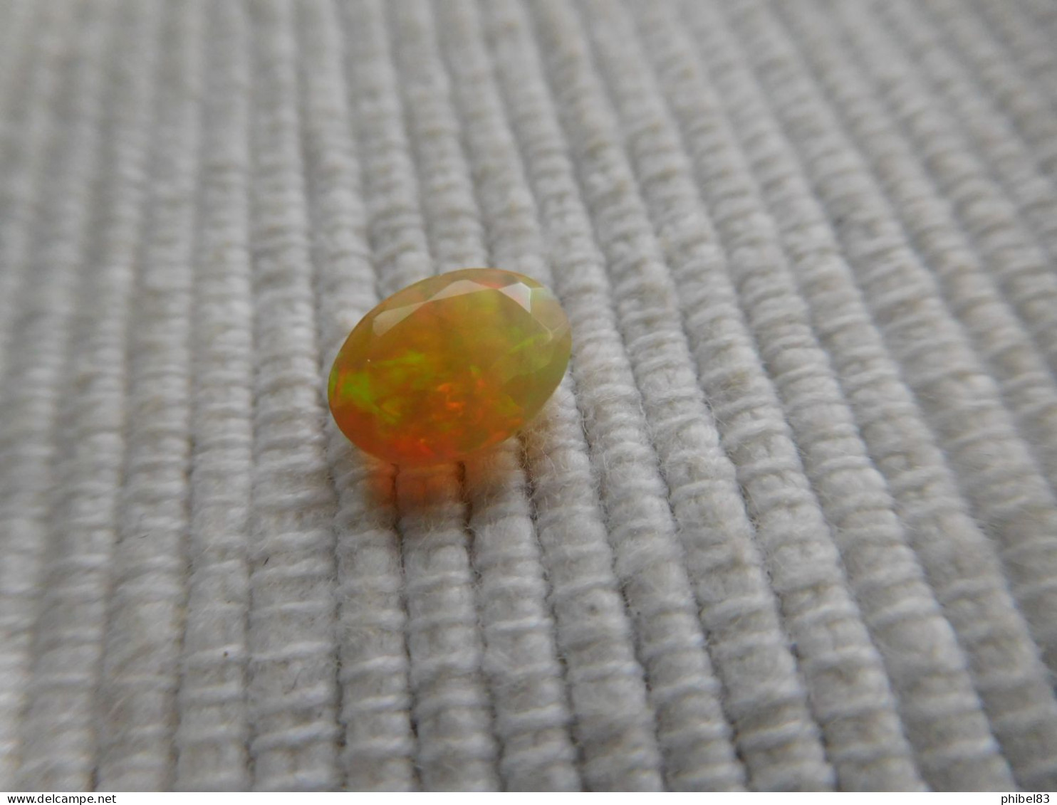 Très Belle Opale Naturelle A Facettes, Taille Ovale 0.61 Carat  CL26 - Opal