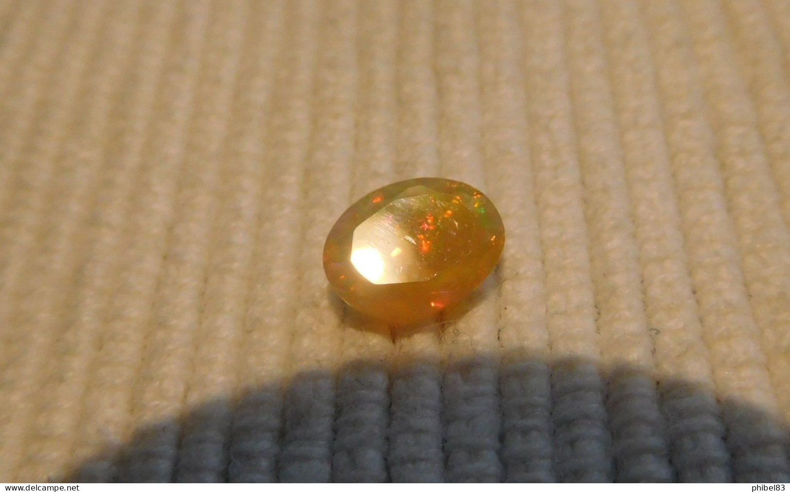 Très Belle Opale Naturelle A Facettes, Taille Ovale 0.61 Carat  CL26 - Opale