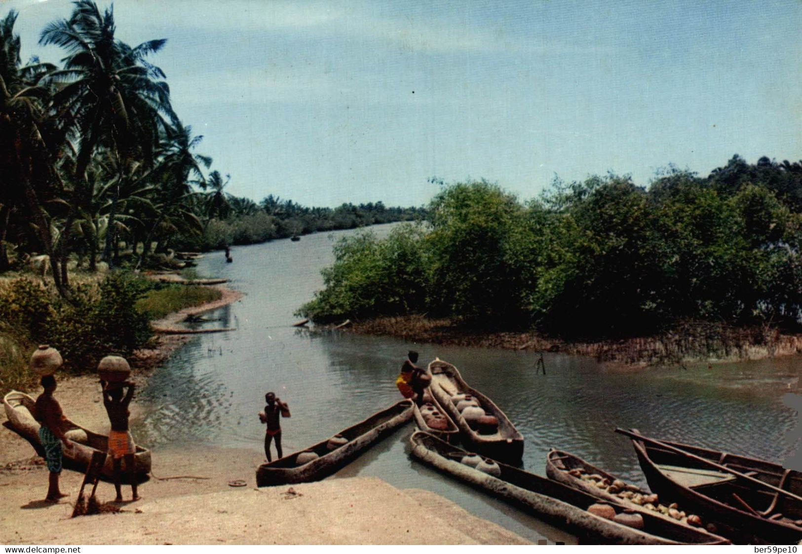 AFRIQUE EN COULEURS SCENES DE VIE SUR LA RIVIERE - Non Classés