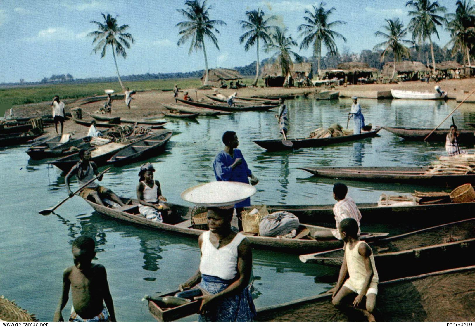 AFRIQUE EN COULEURS SCENES DE VIE SUR LE FLEUVE - Non Classés