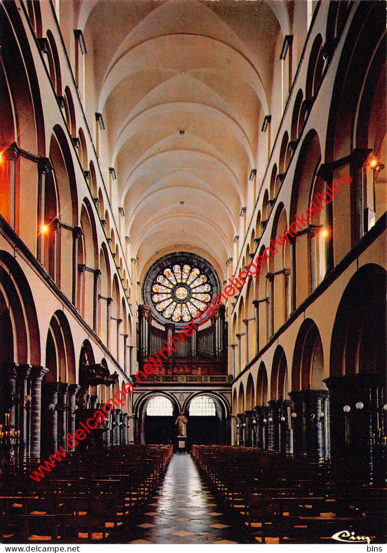 Nef Romane Avec Rosace Sur L'entrée Principale De La Cathédrale - Tournai - Doornik