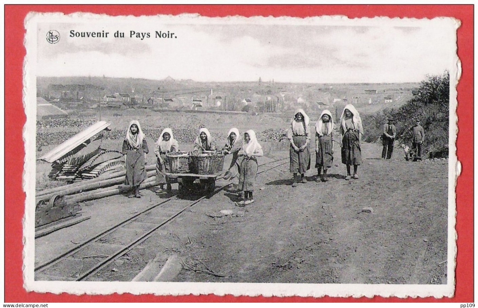 CP  SOUVENIR DU PAYS NOIR  Femmes Travaillant à La Mine  Charbon  Charbonnage Edition Bazar Du Livre à GILLY (BELGIQUE) - Mines