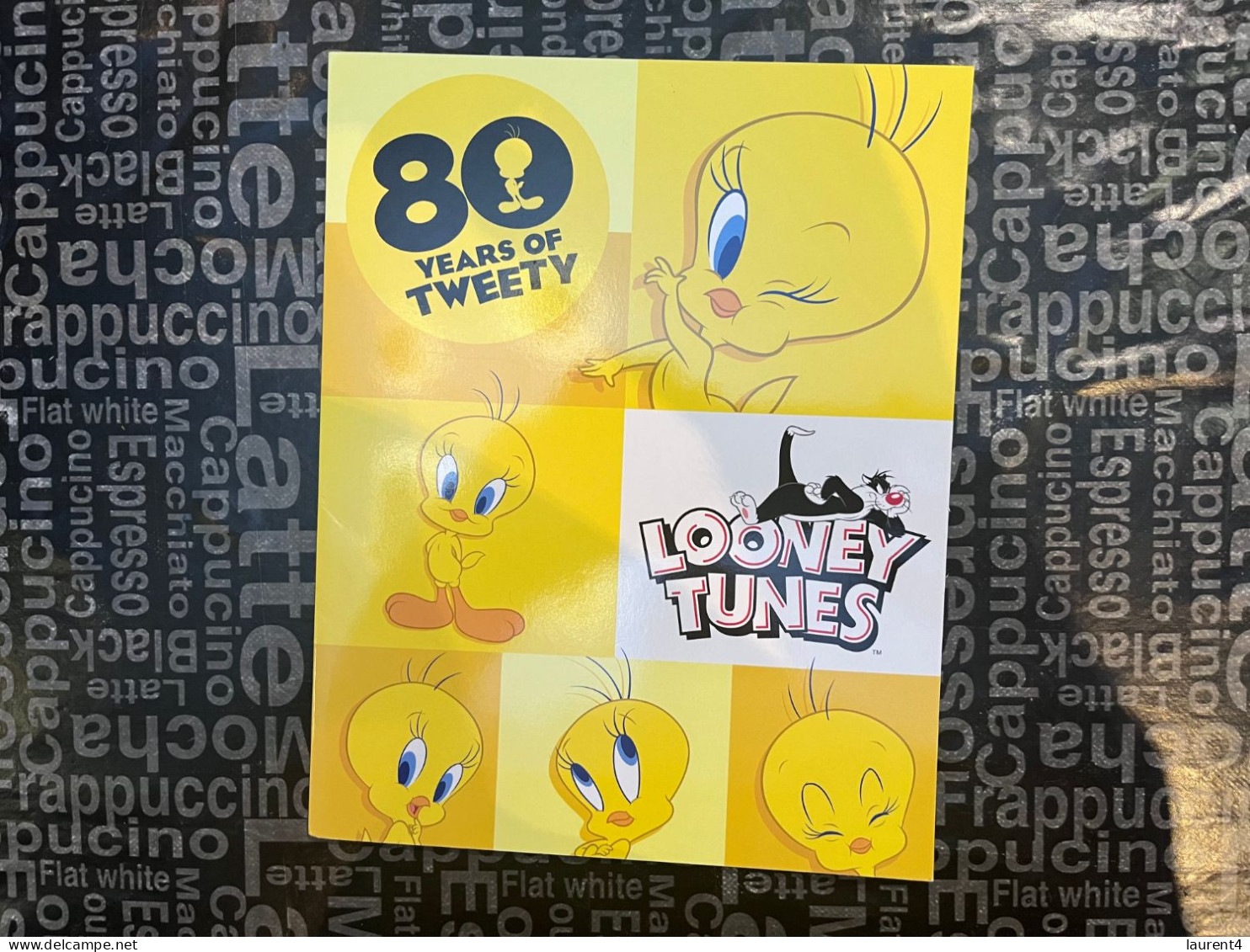 (folder 29-5-2023) Australia Post - 2022 Folder - With 2022 Looney Tunes Cover (Presentation Pack + Cover) - Presentation Packs