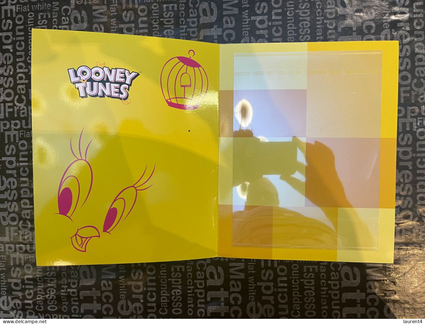 (folder 29-5-2023) Australia Post - 2022 Folder - With 2022 Looney Tunes Cover (Presentation Pack + Cover) - Presentation Packs