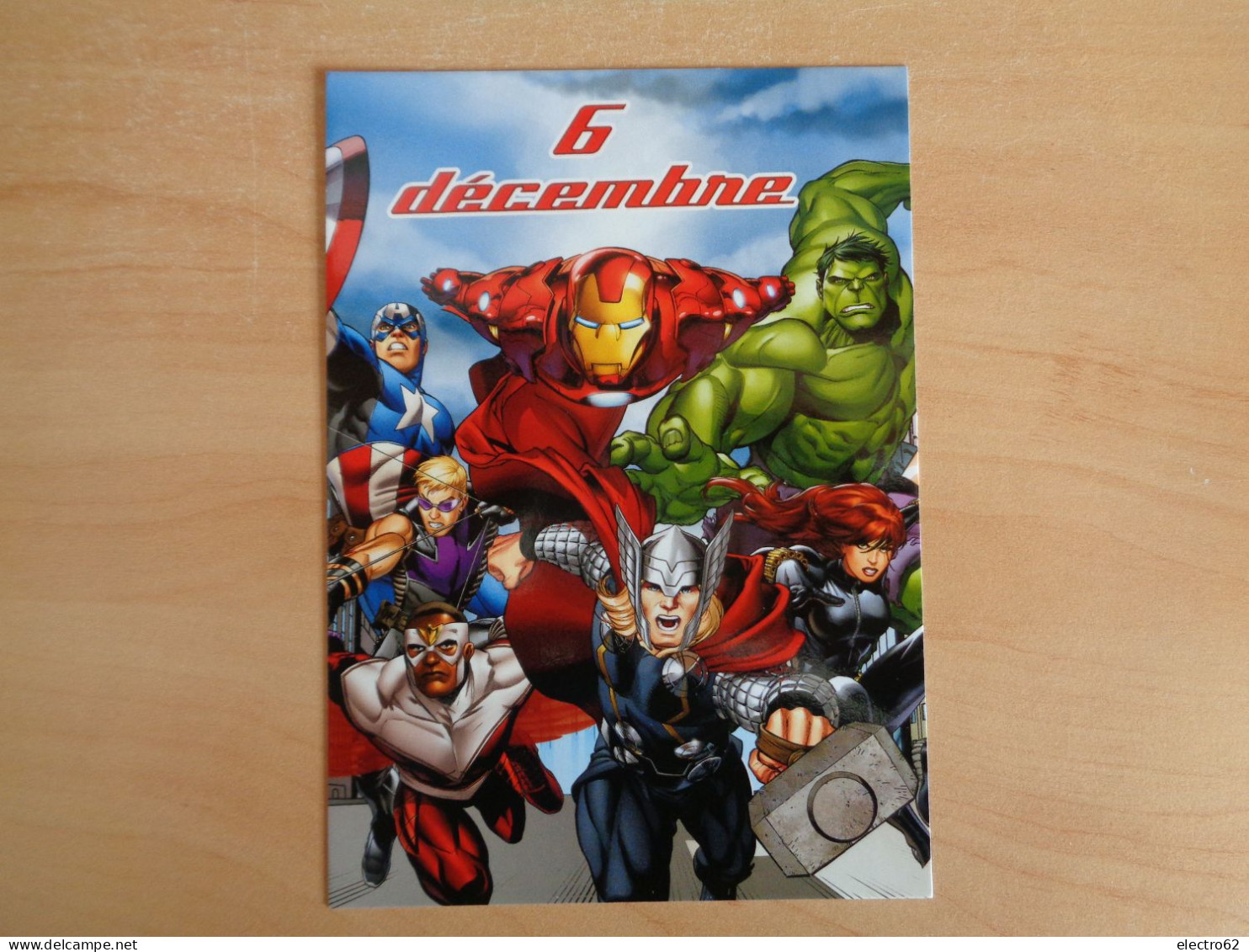 Carte Postale Saint Nicolas Marvel Avengers Iron Man Thor Captain America Hulk Comic Comico Tegneserie BD Bande Déssinée - Bandes Dessinées