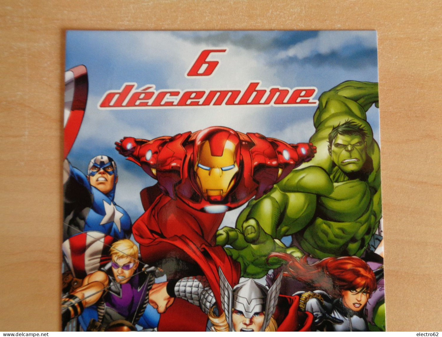 Carte Postale Saint Nicolas Marvel Avengers Iron Man Thor Captain America Hulk Comic Comico Tegneserie BD Bande Déssinée - Bandes Dessinées