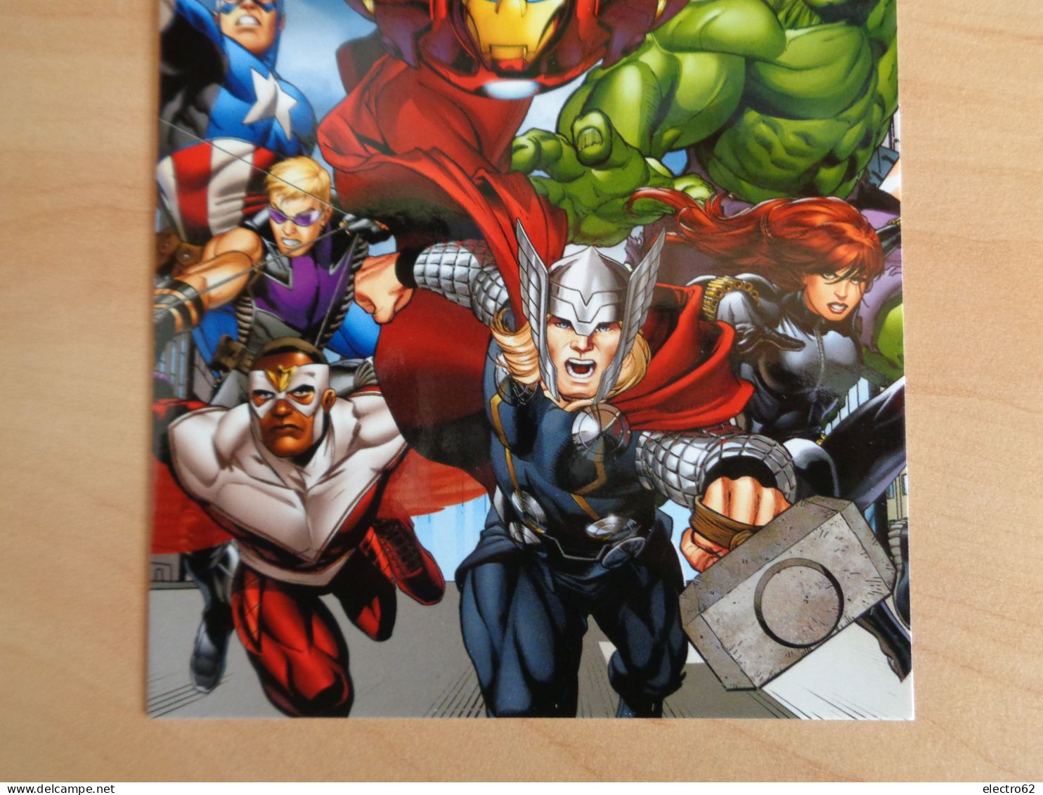 Carte Postale Saint Nicolas Marvel Avengers Iron Man Thor Captain America Hulk Comic Comico Tegneserie BD Bande Déssinée - Bandes Dessinées