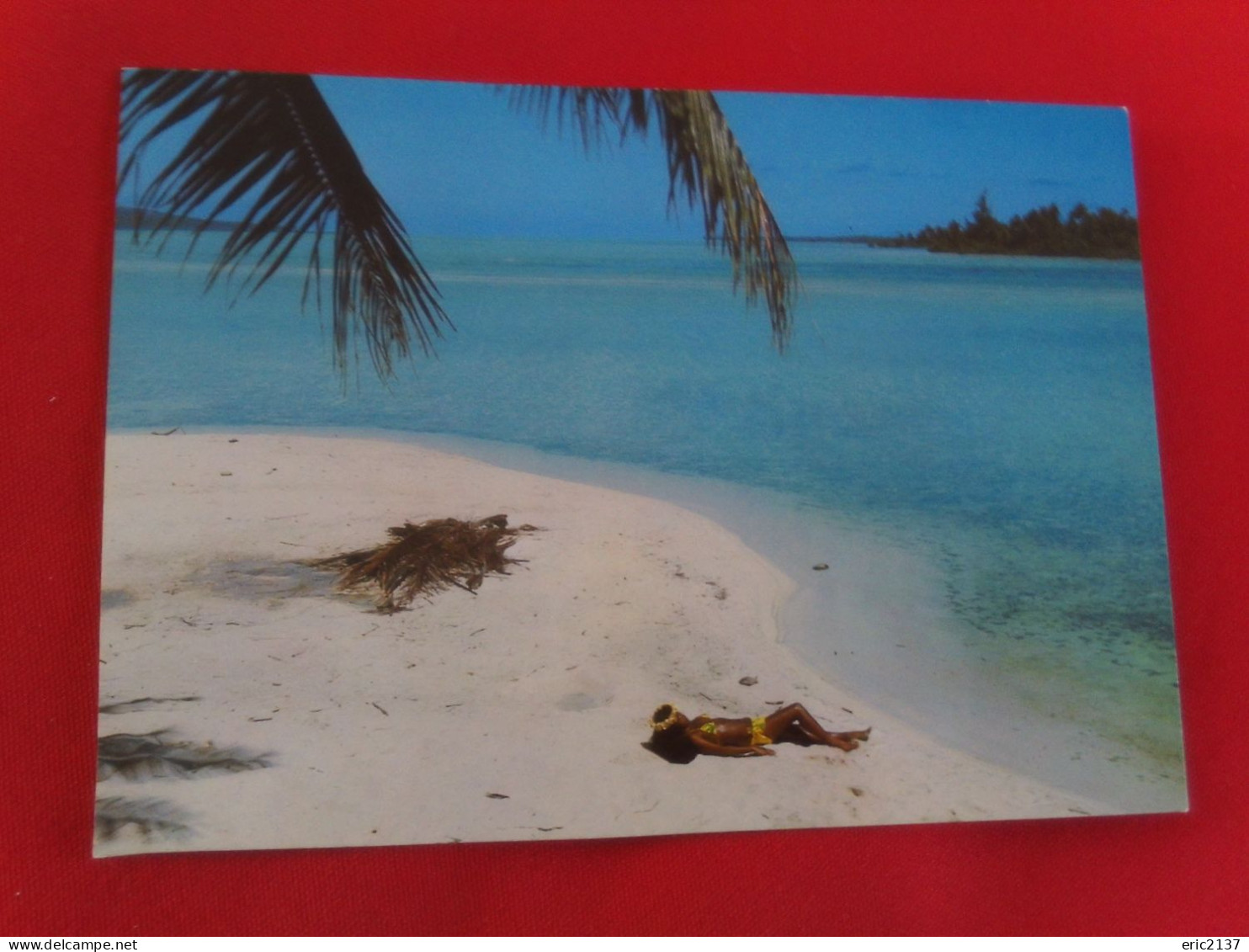 BELLE CARTE..."ALONE ON A DISTANT BEACH"...FEMME SEULE SUR UNE PLAGE - Polynésie Française