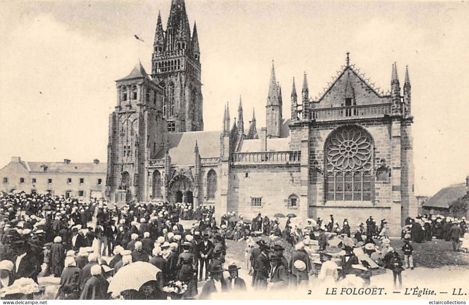 Le Folgoët              29        L'église. Sortie De Messe  ???       N° 2   (voir Scan) - Le Folgoët