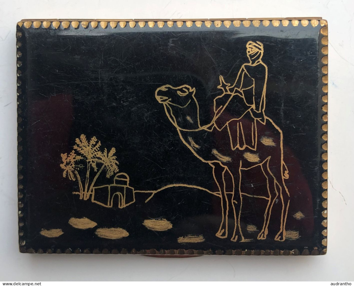 Beau Poudier Oriental En Métal Doré Avec Homme Sur Chameau - Marque SABOR - Accessories