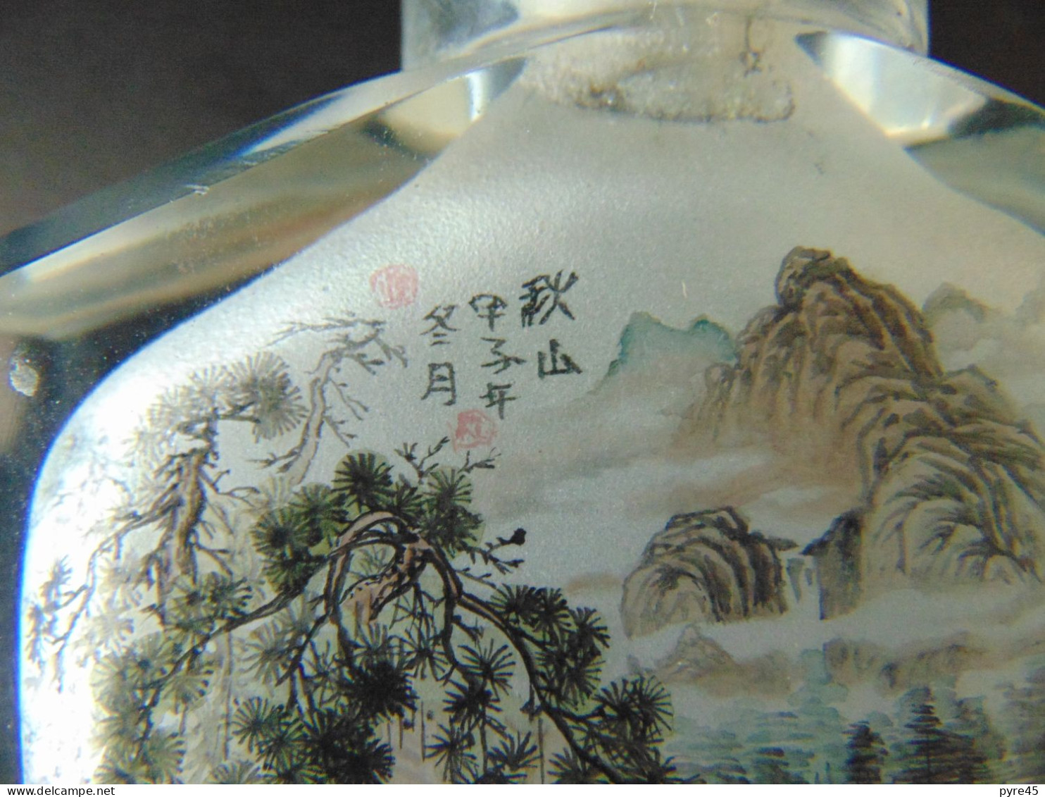 Flacon tabatière en verre, décor paysage asiatique peint à l'intérieur , dimensions 9 x 3 x 10cm, poids 550 gr