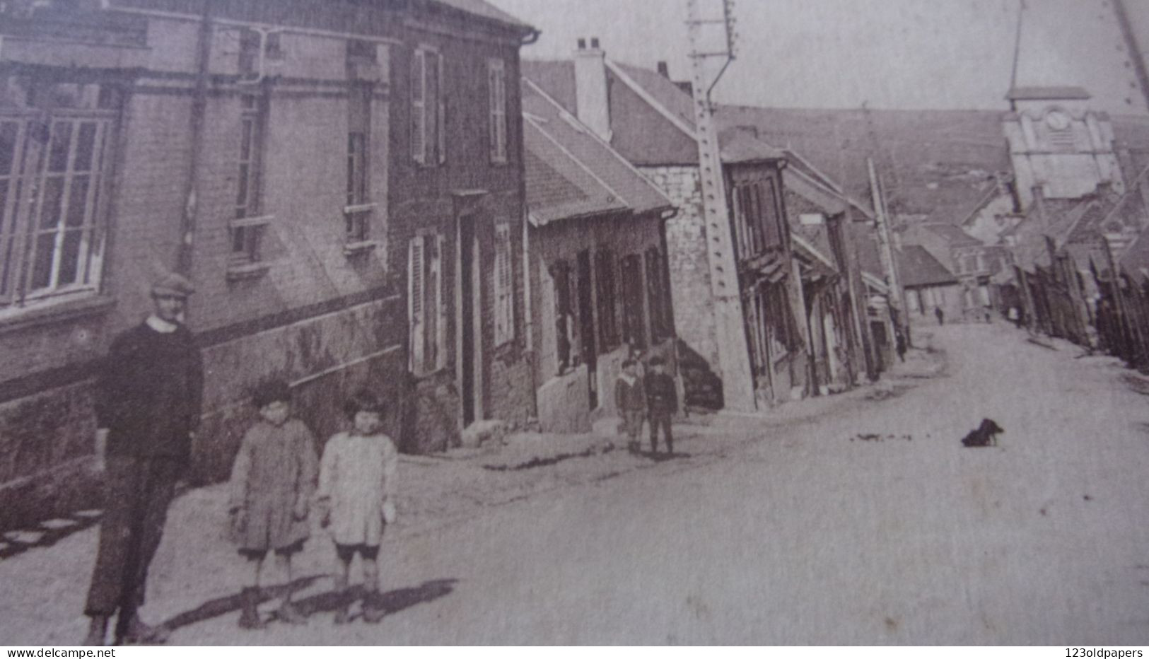 80 BRAY SUR SOMME LA RUE DE CORBIE EDIT DUCHEMIN VOYAGEE 1929 - Bray Sur Somme