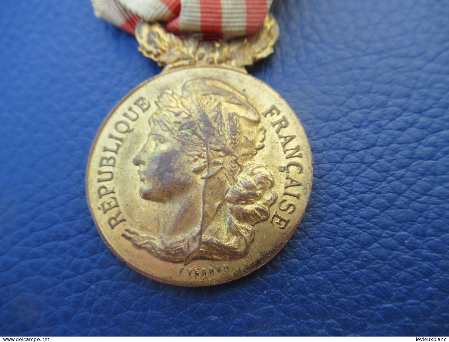 Médaille Ancienne / France / Société Nationale D'encouragement Au Bien / Vers 1890-1910    MED459 - Francia