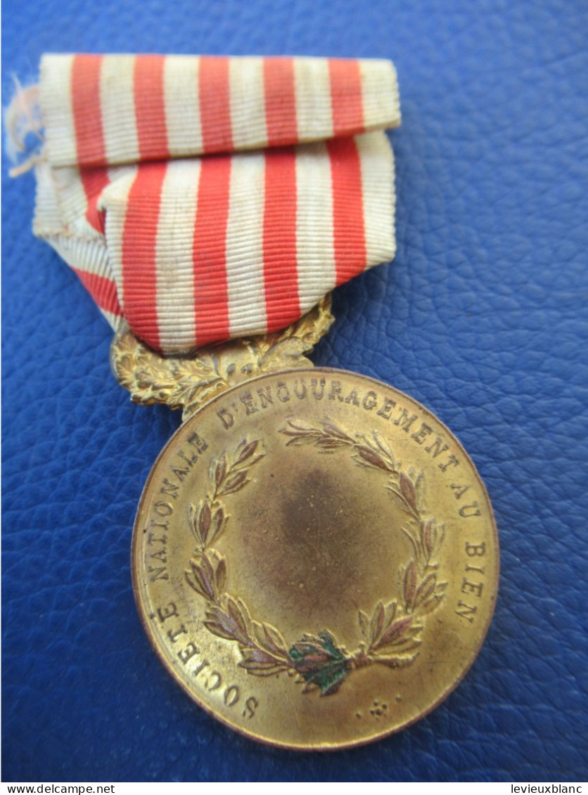 Médaille Ancienne / France / Société Nationale D'encouragement Au Bien / Vers 1890-1910    MED459 - Francia