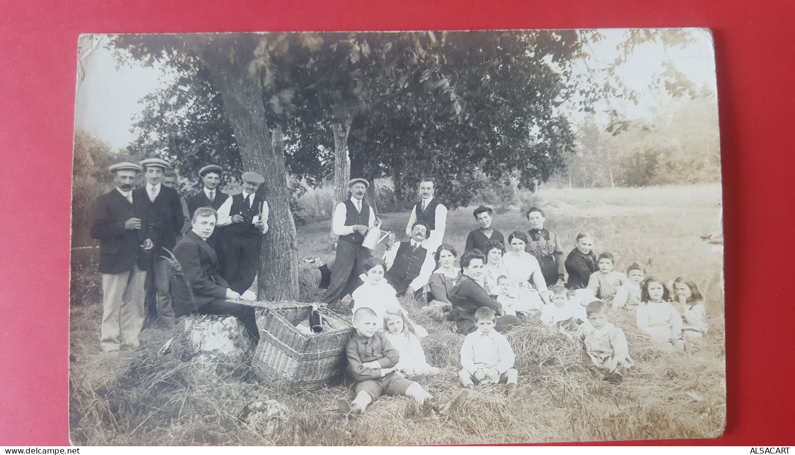 Carte Photo  D Un Groupe , Pic- Nic Dans Une Forêt - Casablanca