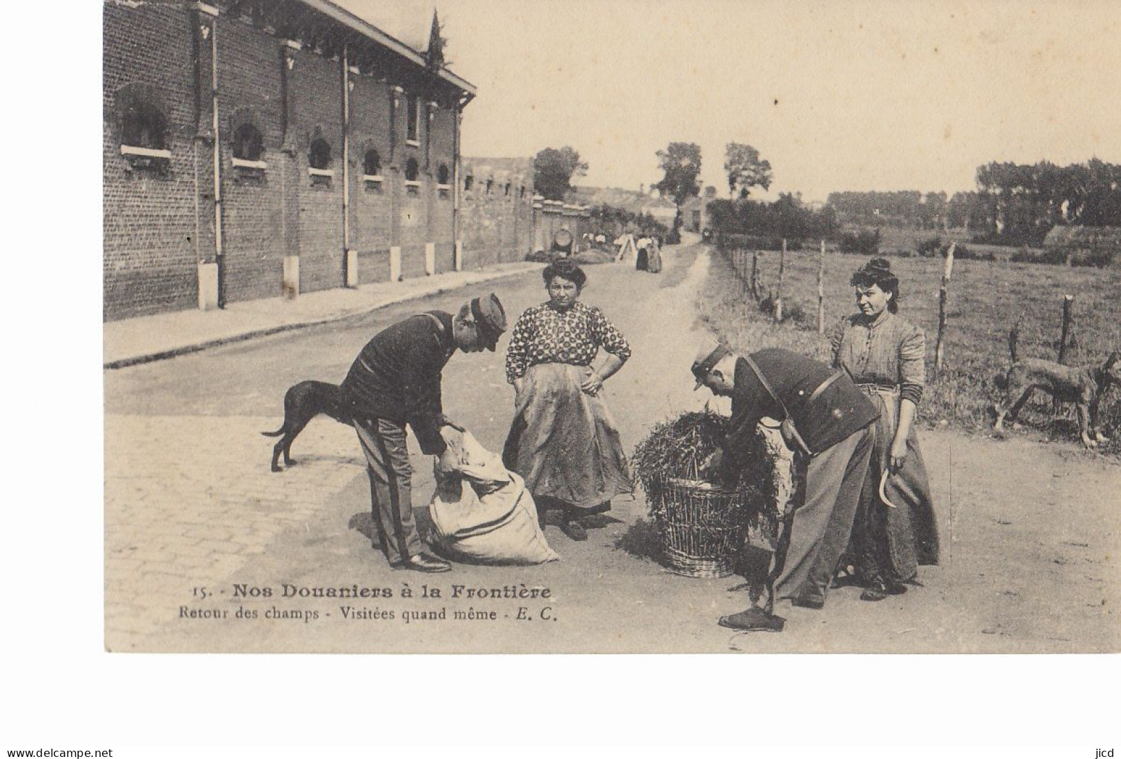 Nos Douaniers  A La Frontiere Retours Des Champs - Douane