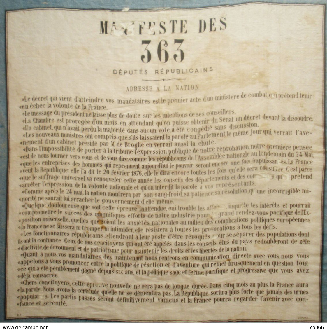 1876 Grand Mouchoir Tricolore En Soie Manifeste Des 363 Députés Républicains Contre M De Broglie Encadré 41,5x42,5cm - Vlaggen