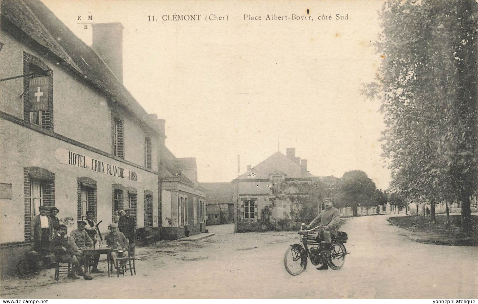 18 - CHER - CLÉMONT - Place Albert-Boyer - Côté Sud - Hôtel De La Croix Blanche, JARRY - Superbe Animation - 10346 - Clémont