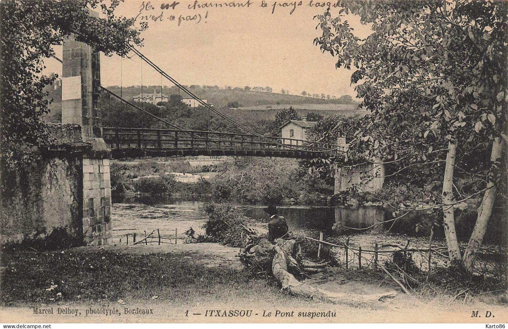 Itxassou * Un Coin Du Village Et Le Pont Suspendu * Villageois - Itxassou