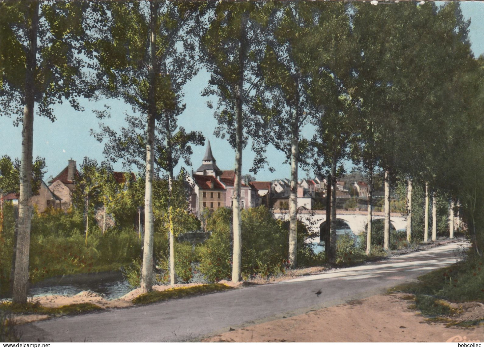 DUN-LE-PALESTEL (Creuse): Vue Prise Sur La Route De Dun Le Palestrel - Dun Le Palestel