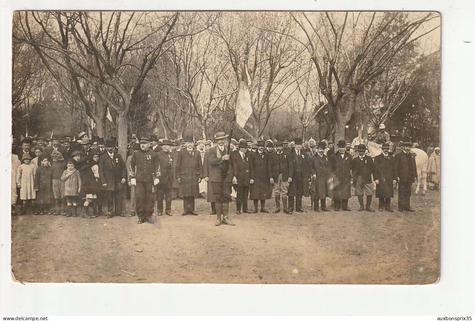 CARTE PHOTO - AUMALE - CEREMONIE MILITAIRE - Sonstige & Ohne Zuordnung