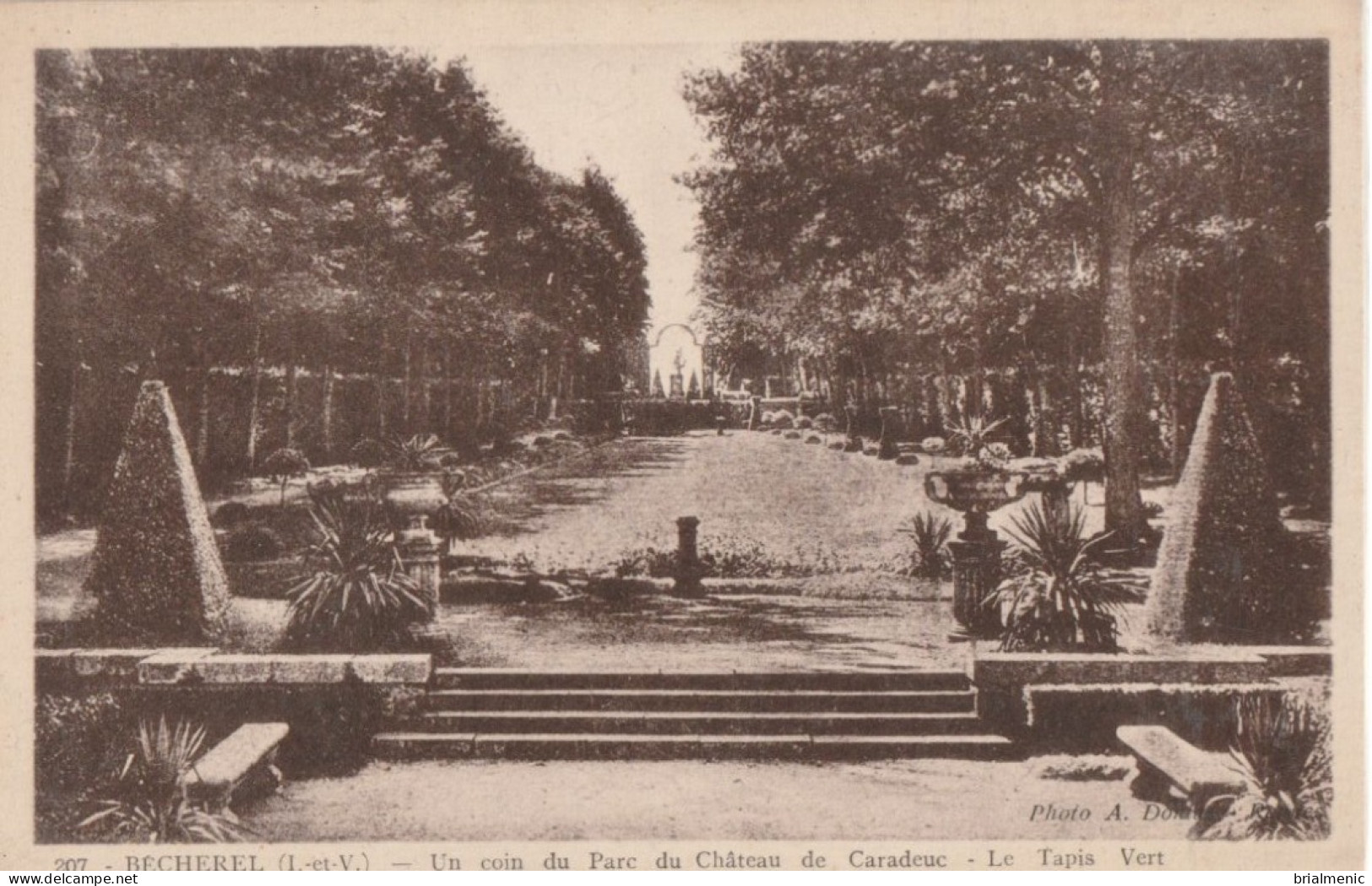 BECHEREL  Un Coin Du Parc Du Château De Caradeuc - Bécherel