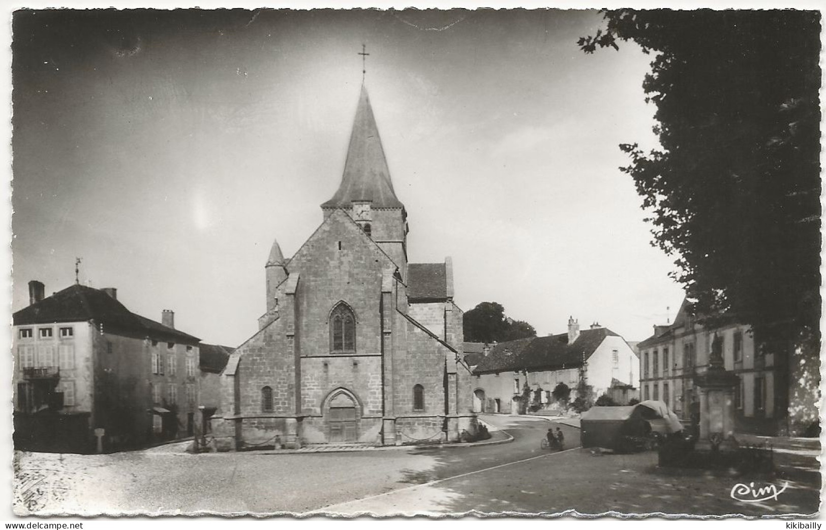 AIGNAY LE DUC 3 - La Place De L'Eglise Édition COMBIER IMPRESSION MACON - Aignay Le Duc