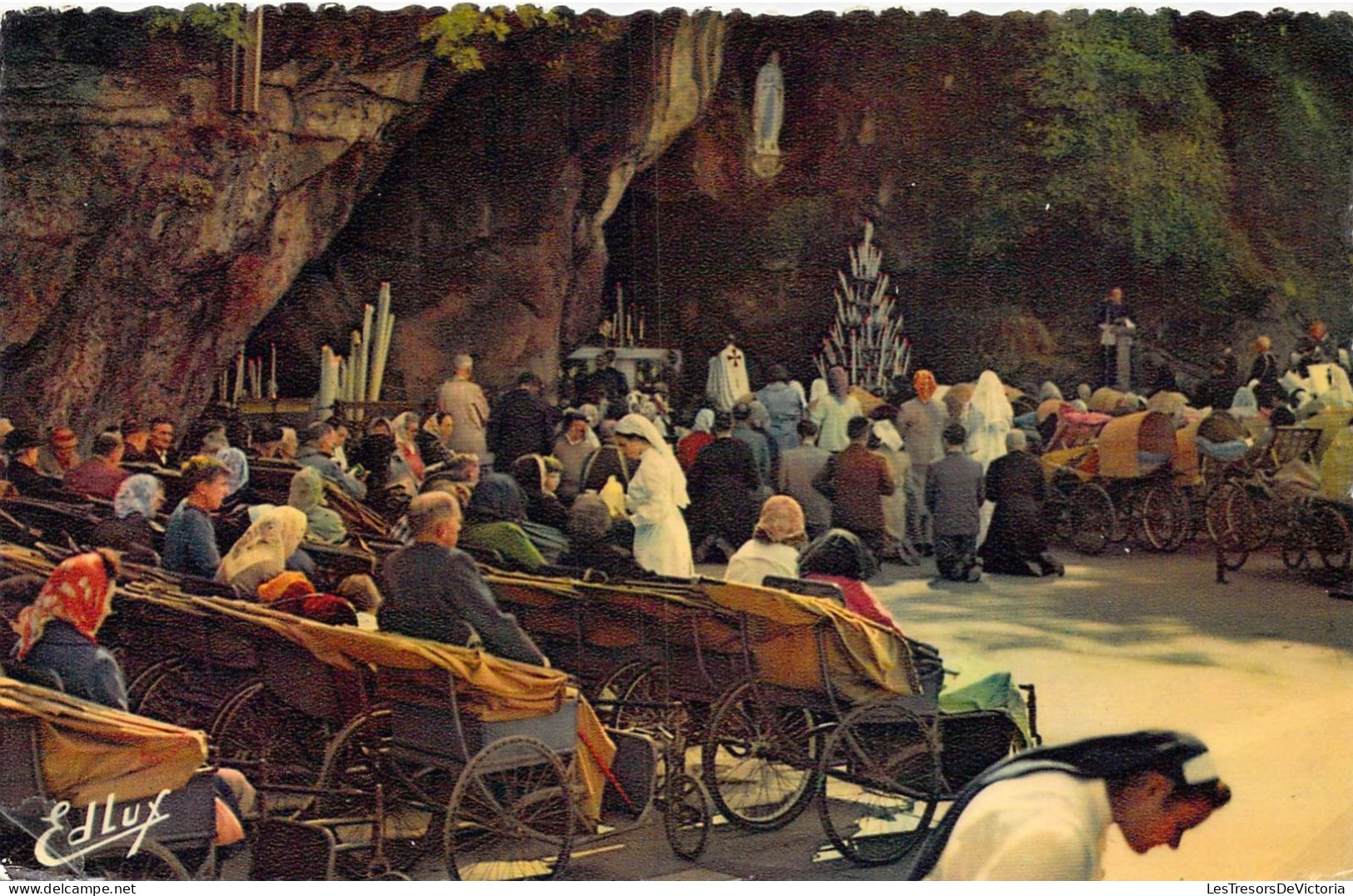 FRANCE - 65 - Lourdes - Les Malades Devant La Grotte - Carte Postale Ancienne - Lourdes