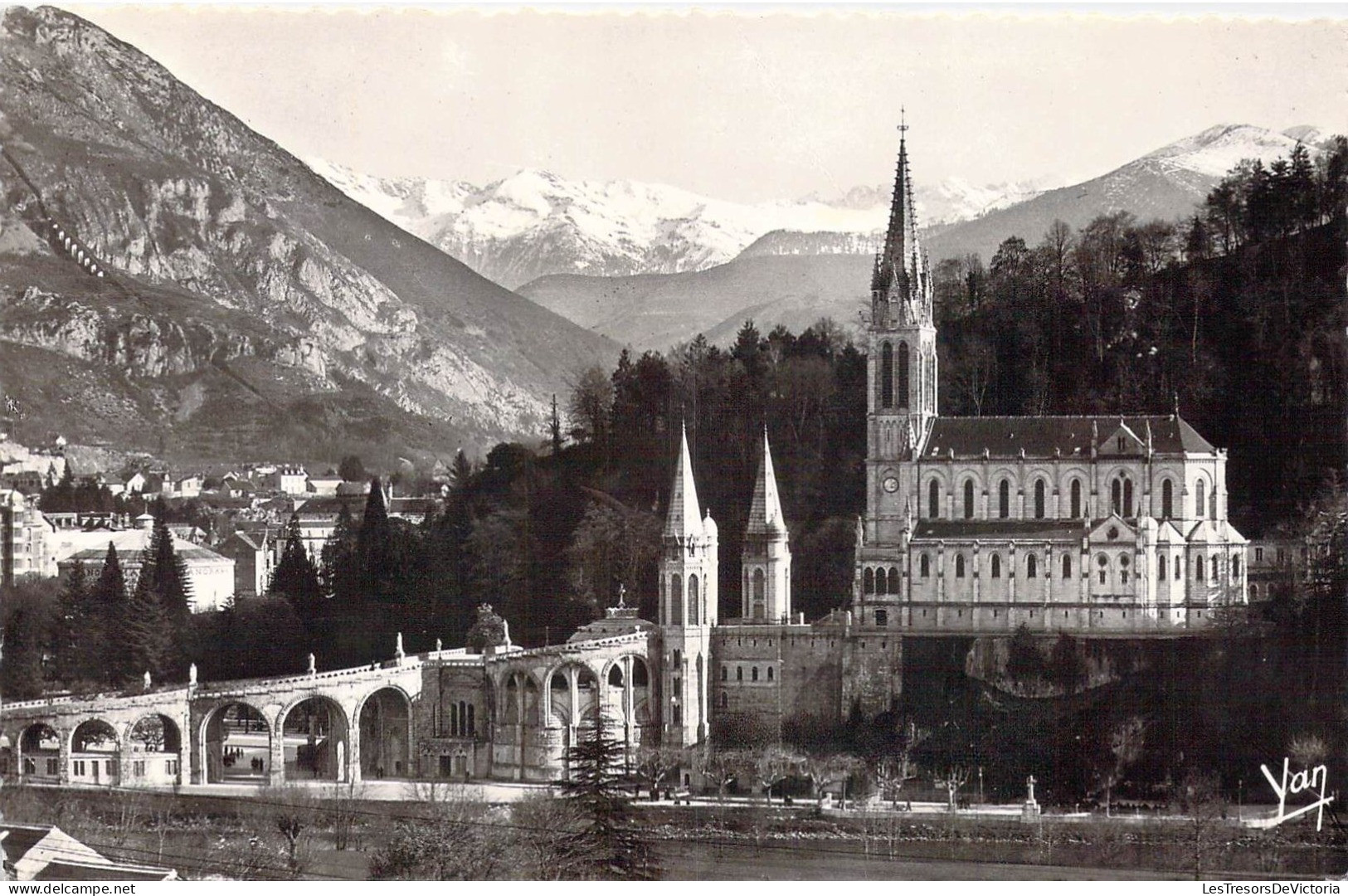 FRANCE - 65 - Lourdes - La Basilique - Carte Postale Ancienne - Lourdes