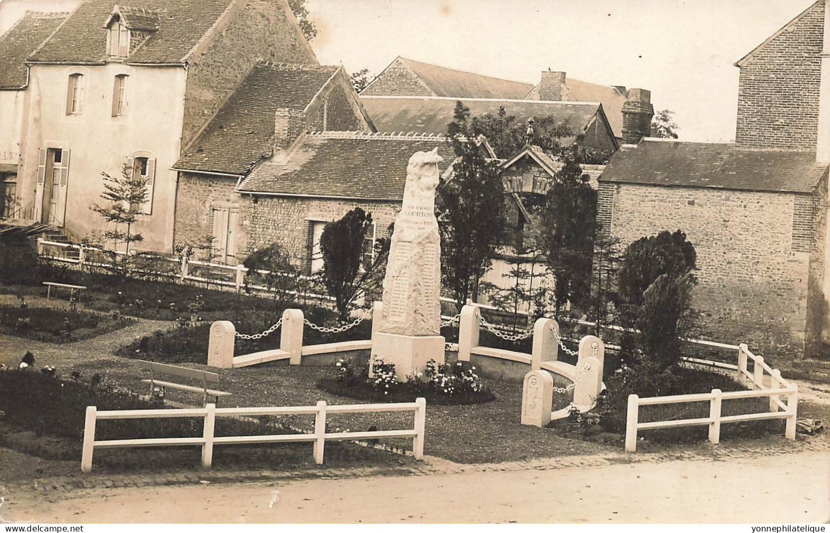 61 - ORNE - COURTOMER - Carte Photo Monument Aux Morts - Superbe - 10446 - Courtomer