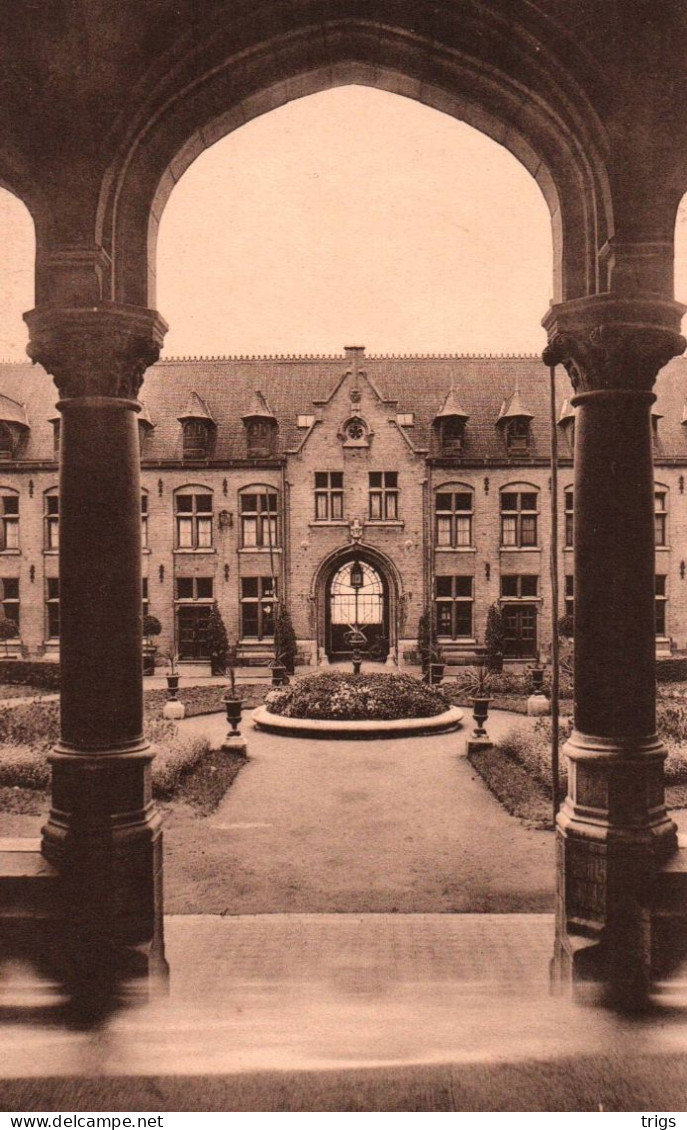 Passy Froyennes - La Cour D'Honneur Vue Du Vestibule - Tournai