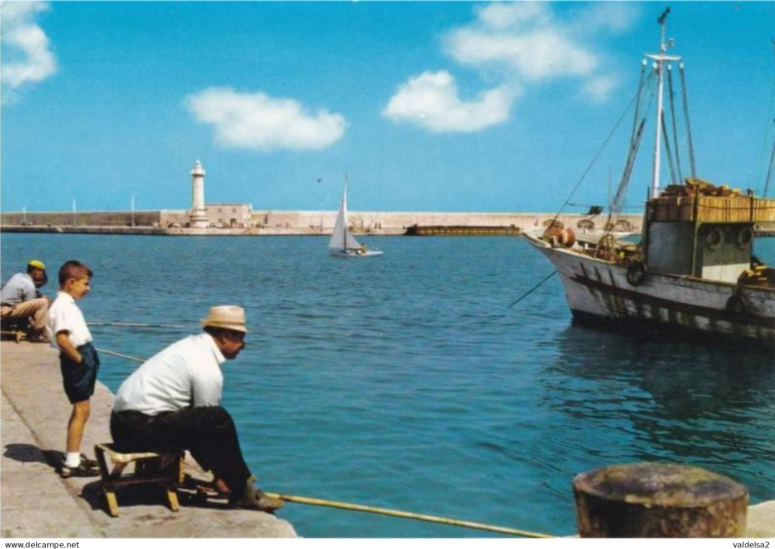 MOLFETTA - BARI - IL PORTO CON PESCATORI A CANNA E BAMBINO CHE GUARDA - PESCHERECCIO - 1972 - Molfetta