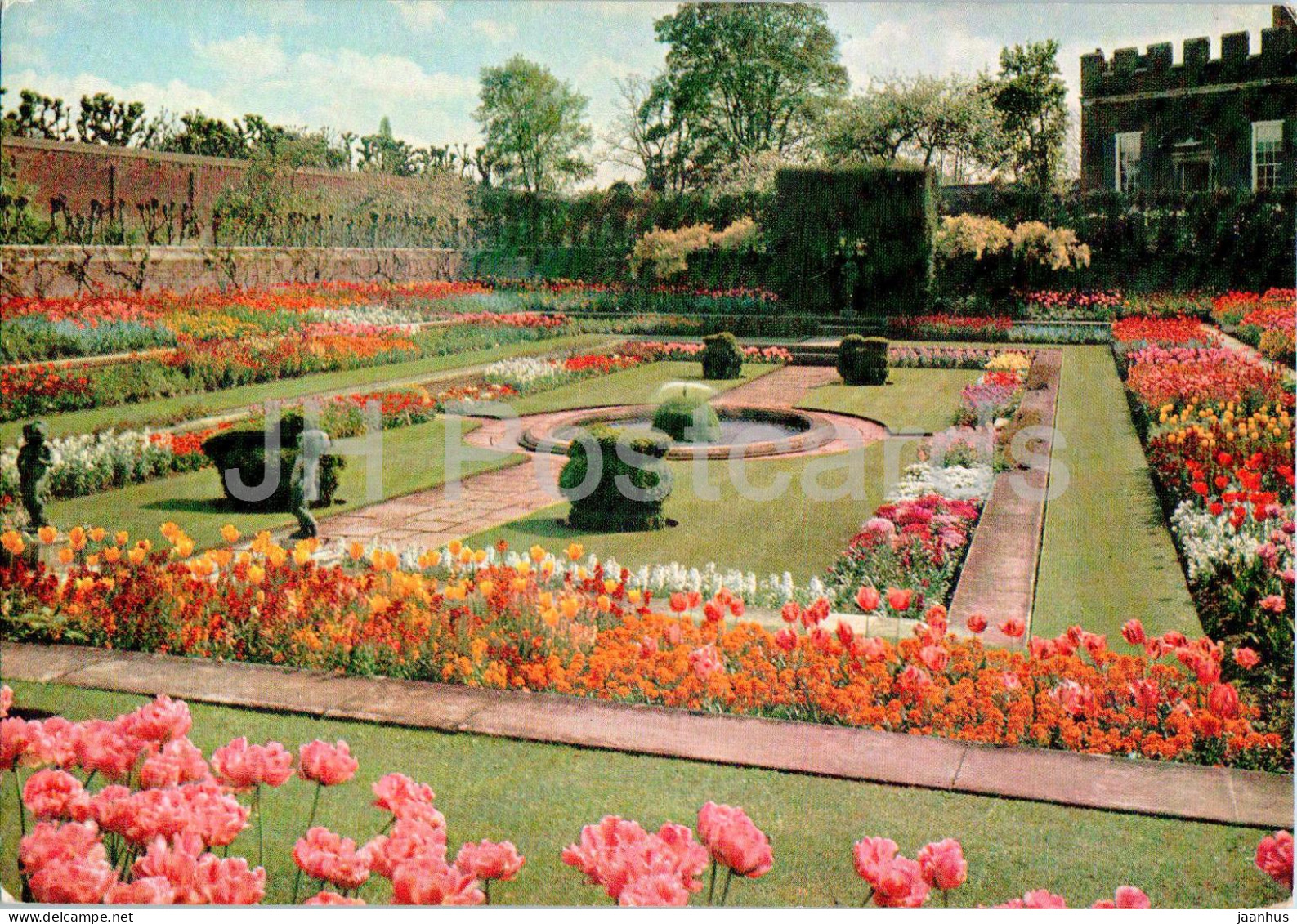 Hampton Court Palace - The Pond Garden - Middlesex - P25 - England - United Kingdom - Unused - Middlesex