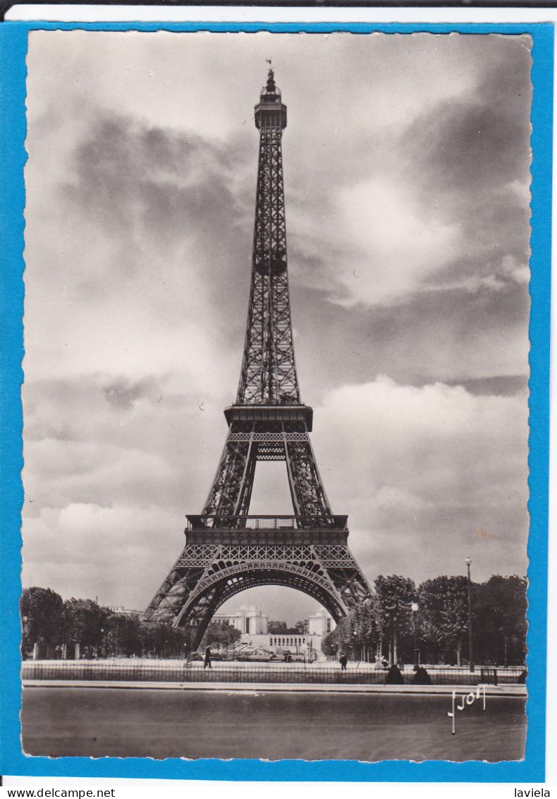 75 PARIS - La Tour Eiffel - Carte Voyagée 1949 - Tour Eiffel