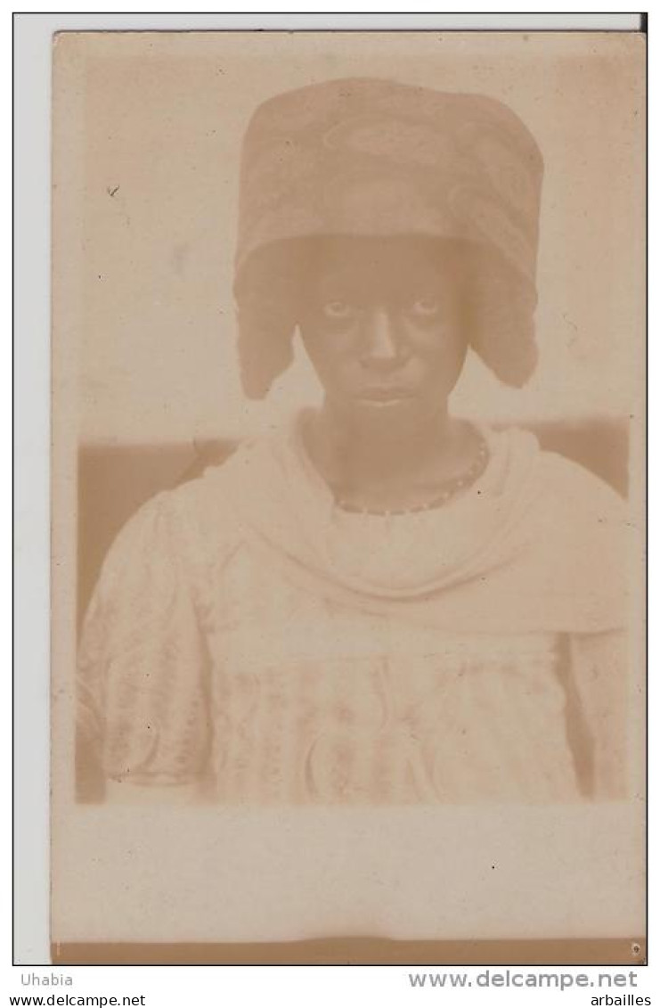 Femme De Couleur. Africaine En Habit. Carte Photo. - Non Classés