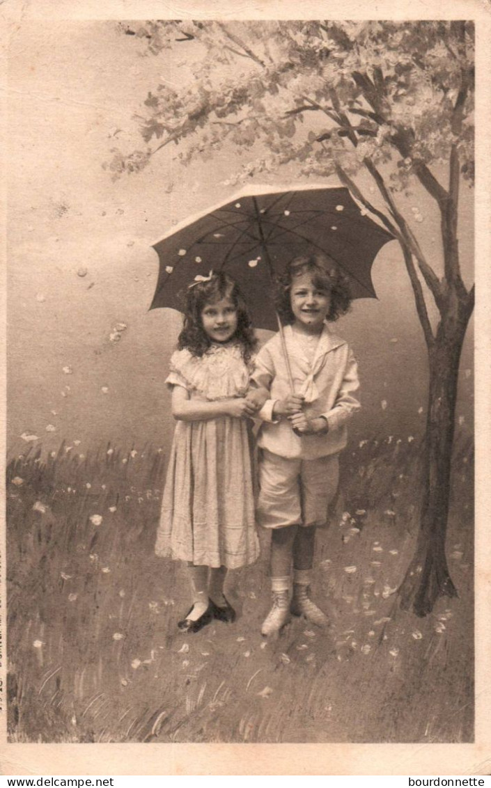 FANTAISIE : ENFANT (9)   Couple Parapluie - Groupes D'enfants & Familles