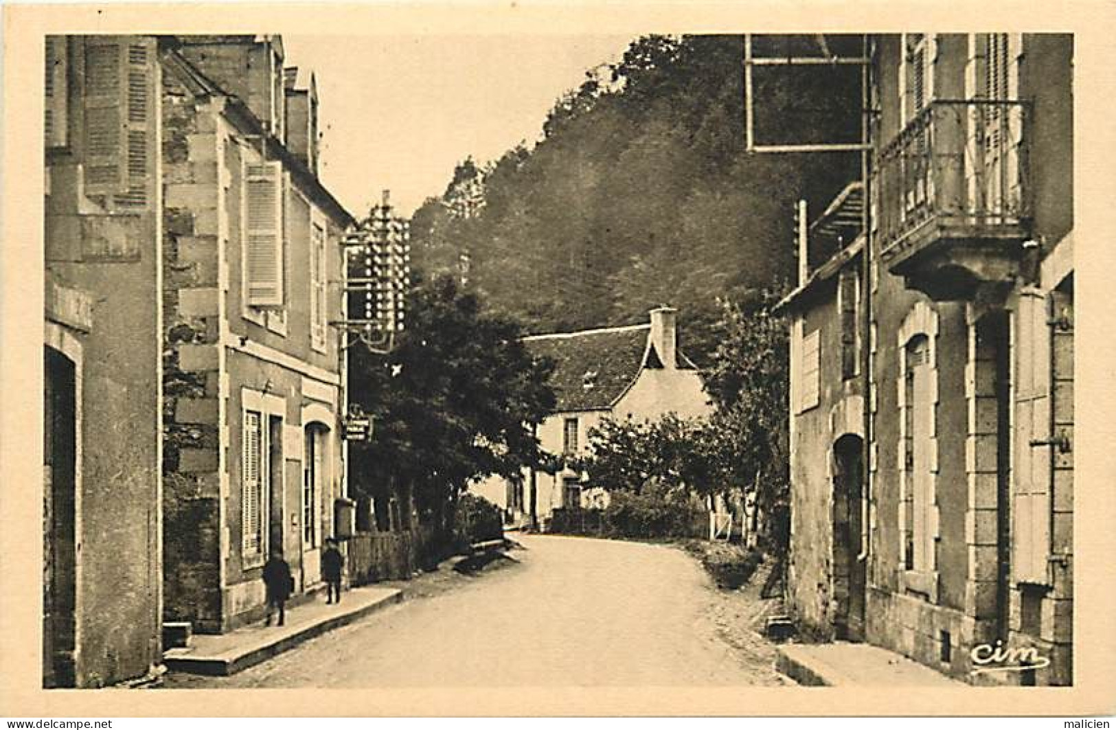 -dpts Div -ref-BJ425- Dordogne - Hautefort - Avenue De La Poste - Postes - - Hautefort