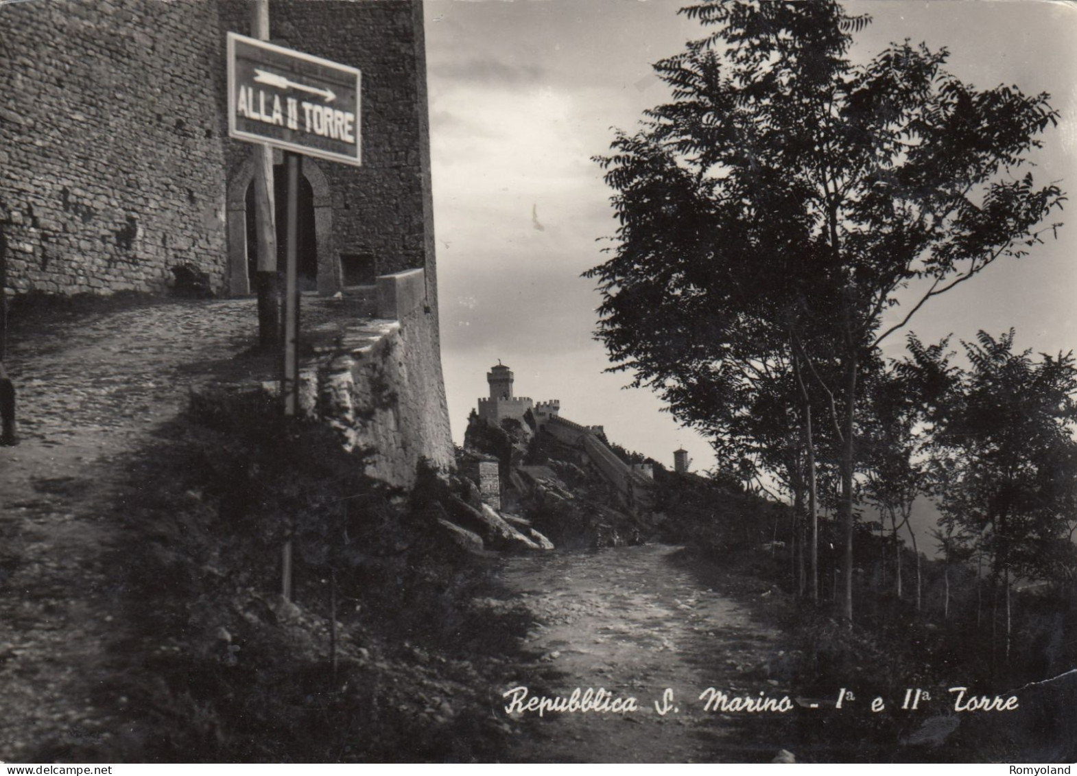 CARTOLINA  REPUBBLICA S.MARINO-I E II TORRE-NON VIAGGIATA (1955) - San Marino