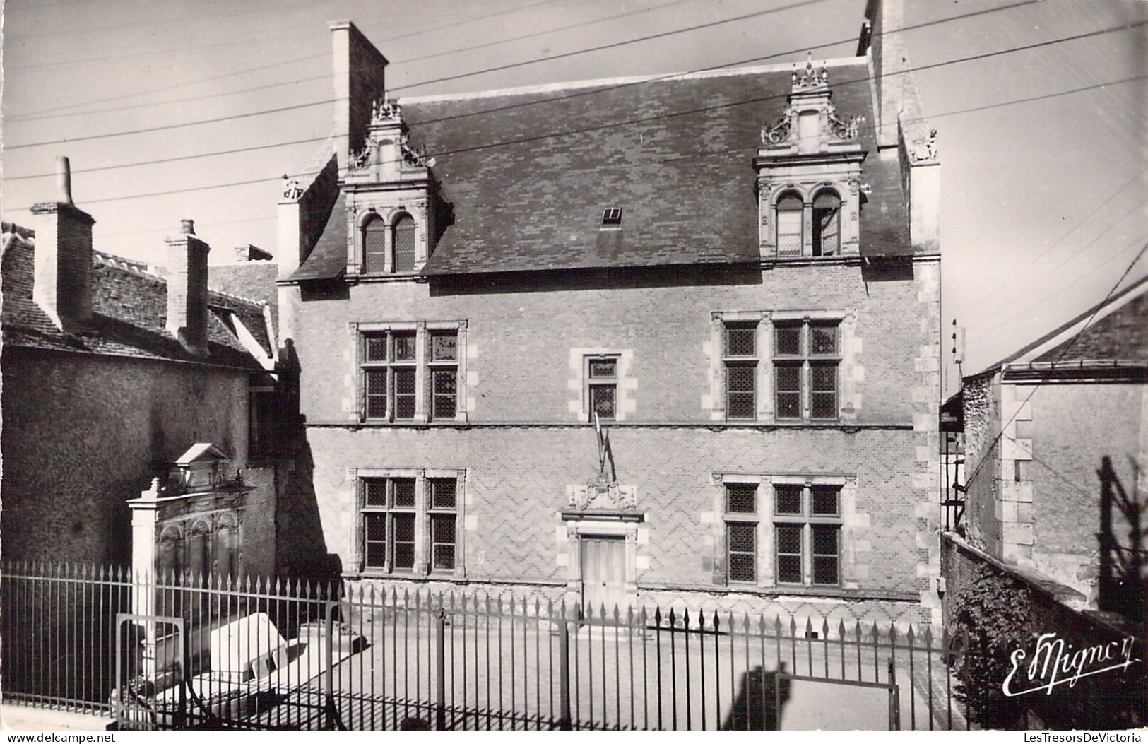 FRANCE - 43 - LORRIS - L'Hôtel De Ville  - Carte Postale Ancienne - Autres & Non Classés