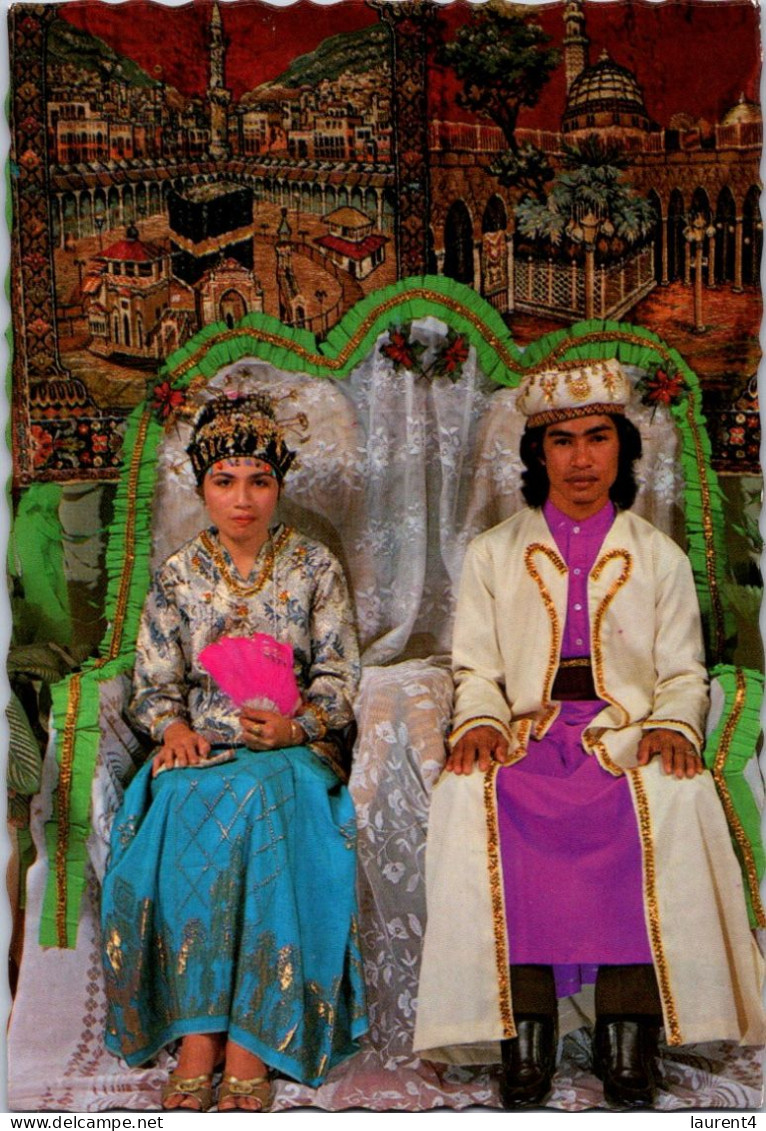 (2 R 20) Indonesia - Wedding Couple In North Maluku - Noces