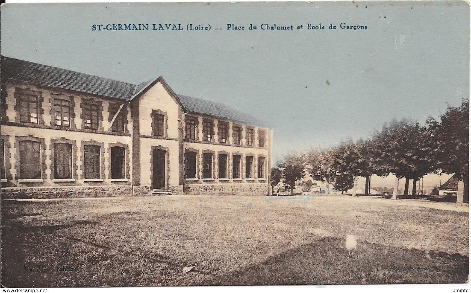 ST-GERMAIN-LAVAL - Place Du Chalumet Et Ecole De Garçons - Saint Germain Laval