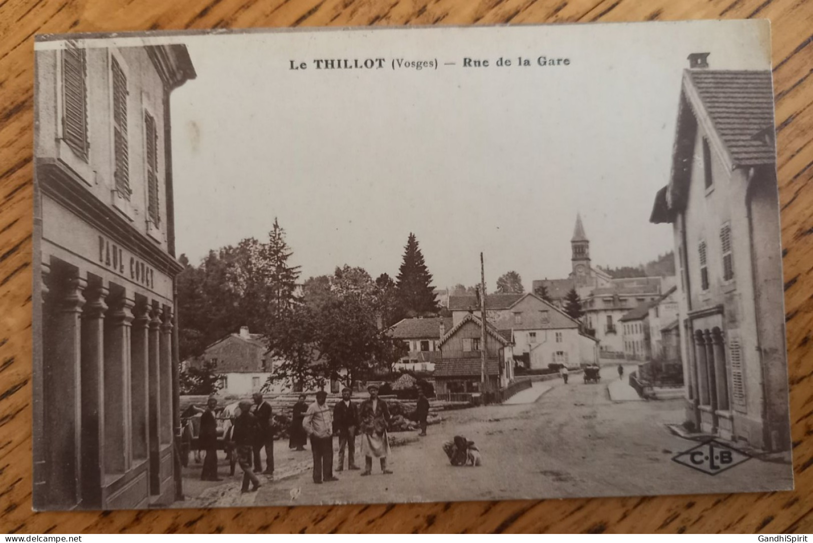 Le Thillot - Rue De La Gare - Commerce Paul Coucy - Scierie - L'Eglise Au Fond - Le Thillot