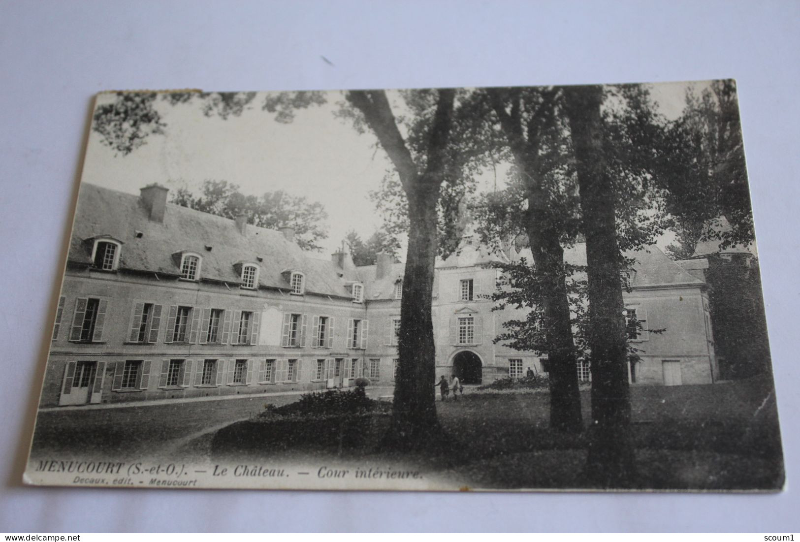 Menucourt - Le Chateau - Cour Intèrieure - Menucourt