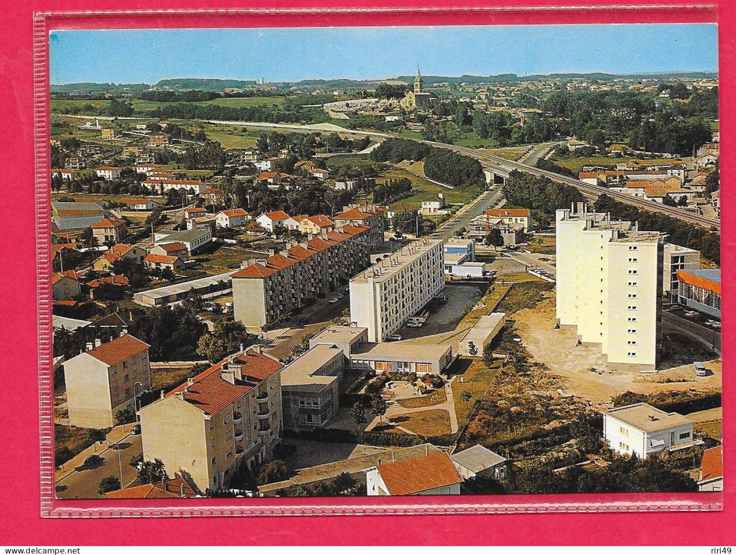Cpm 38 Isere Roussillon, La Nouvelle Avenue, Dos Vierge - Roussillon