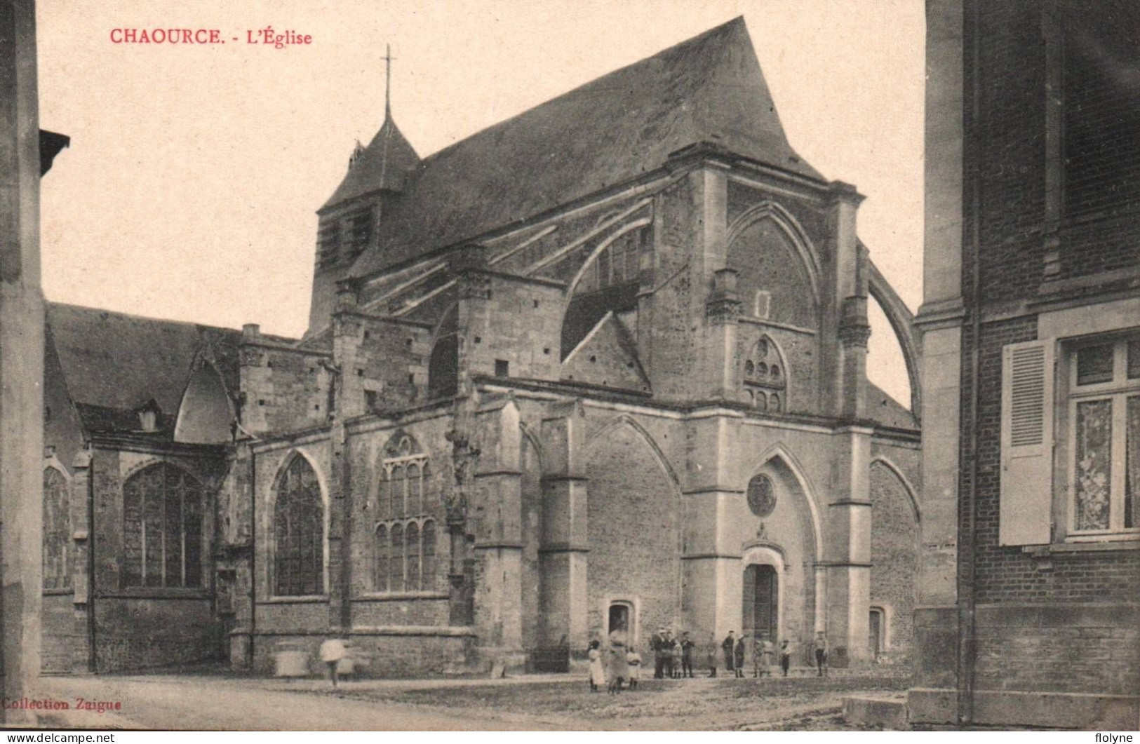 Chaource - La Place De L'église - Chaource