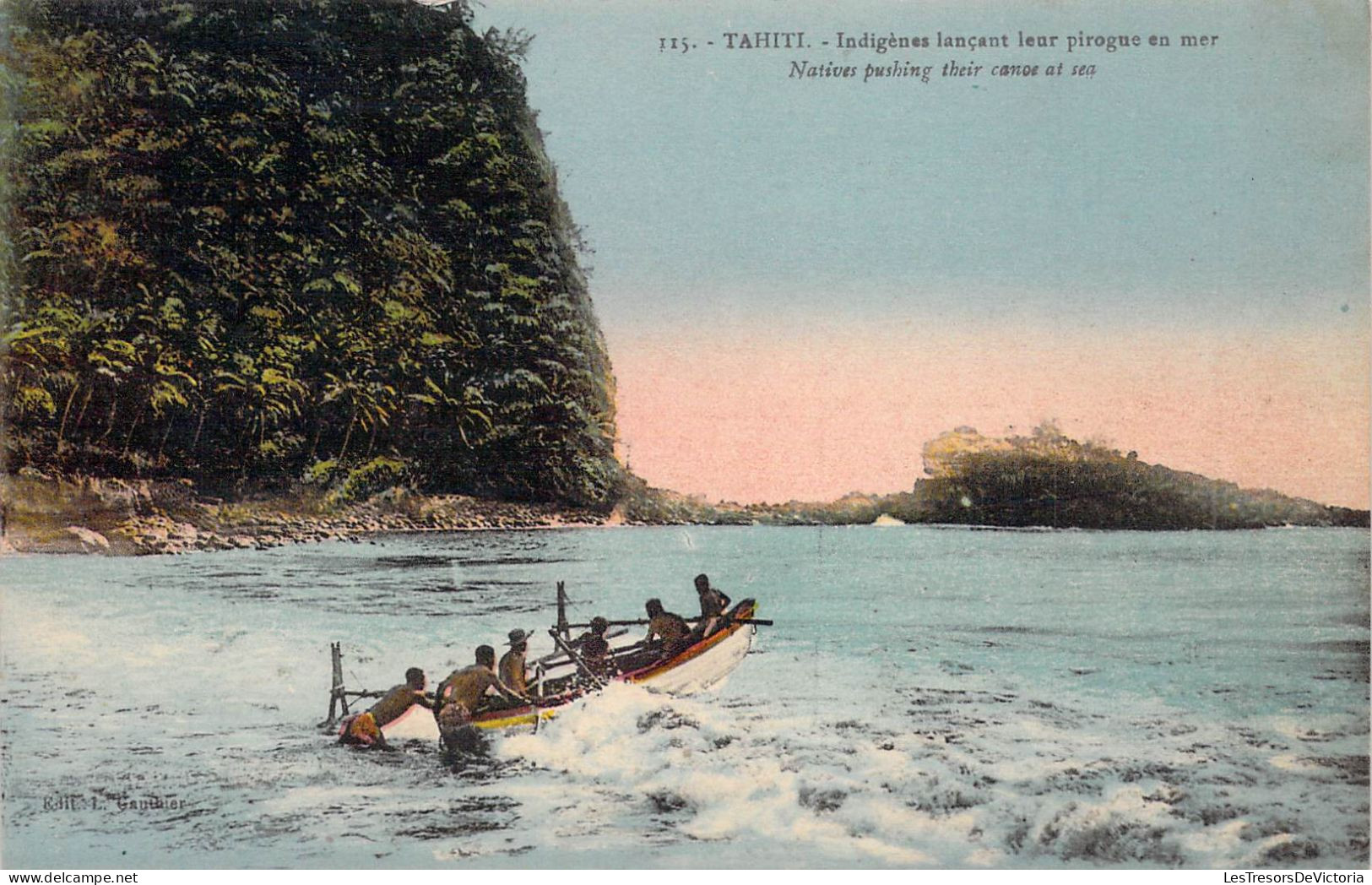 POLYNESIE FRANCAISE - TAHITI - Indigènes Lançant Leur Pirogue En Mer - Carte Postale Ancienne - Polynésie Française