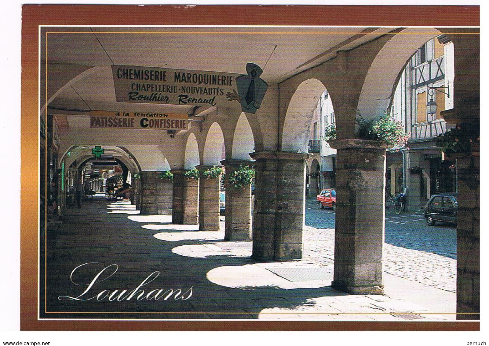 CPM SOUS LES ARCADES Louhans - Plazas De Mercados