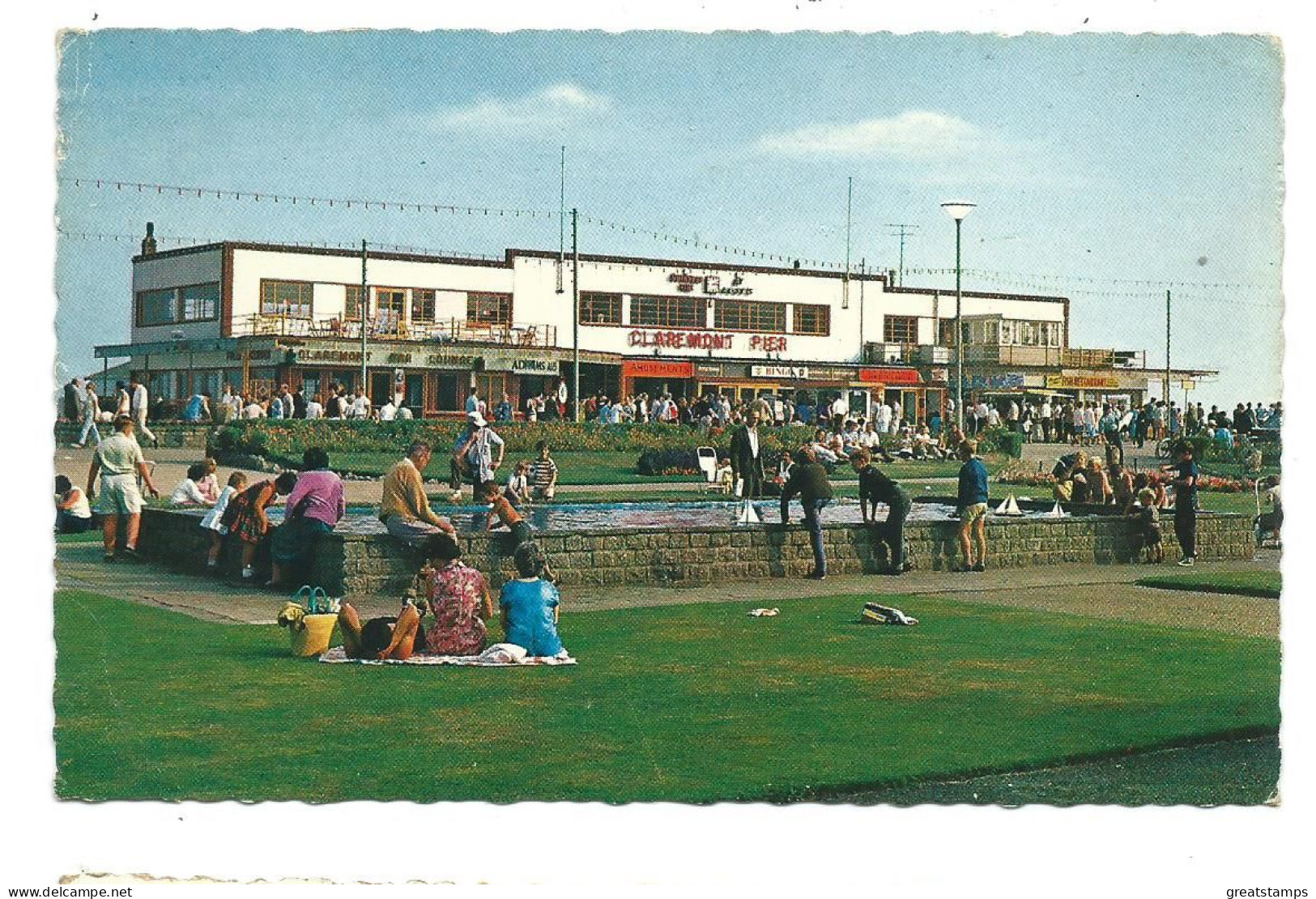 Postcard Rp Lowestoft Wellington Gardens And Claremont Pier Unused Toned With Age - Lowestoft